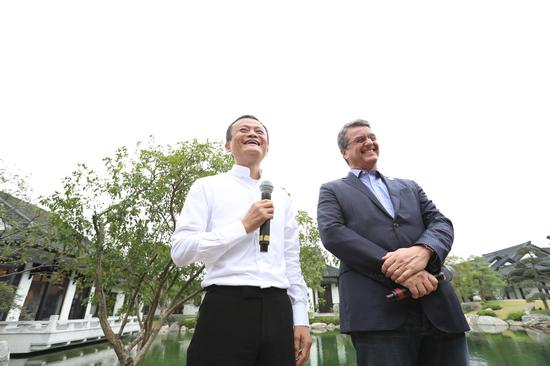 2016年9月6日，浙江杭州，WTO总干事阿泽维多前往阿里巴巴，当面向eWTP的倡导者马云表达了“携手努力”的希望。