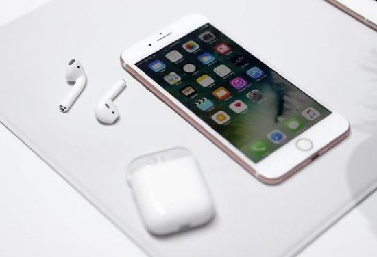 201697գƻھɽɽýչʾƳiPhone 7߶AirPodsReuters/Beck Diefenbach