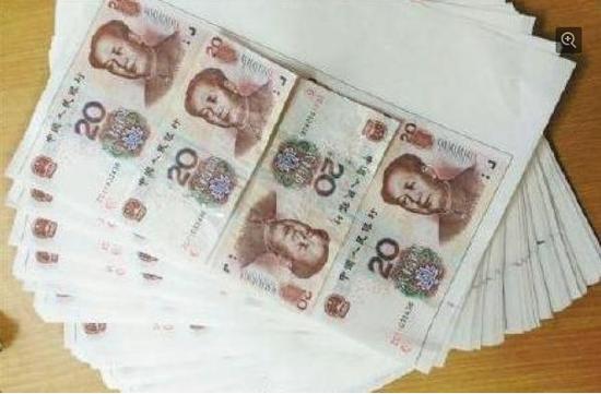 3月17日，陈某被警方抓获。陈某事后交代说，自从那次在快递小哥那里用假币失败后，他就再没有用过。而且打印的也都是20元面值的小钞，只是好奇玩玩而已。不过，民警却在陈某的QQ聊天记录里，发现了其已经在网上联系假币买家。