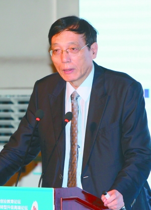 中国发展研究基金会副理事长、国务院发展研究中心原副主任刘世锦