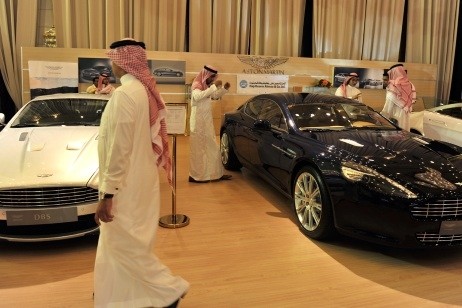 沙特国王削减高官工资福利 部长级官员降薪20