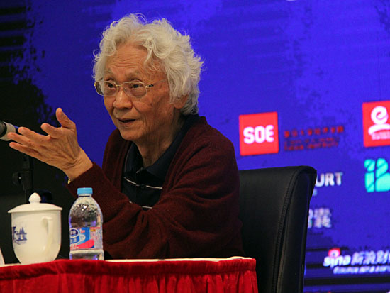 张五常:新劳动法等因素造成房价上涨|张五常|劳