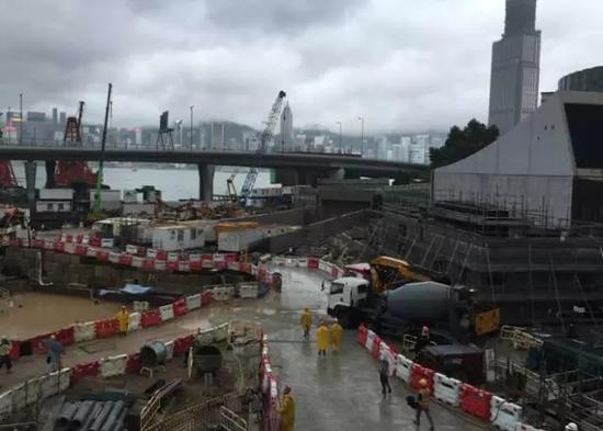 香港职工收入_香港工人月薪13万？为何建筑工越来越&ldquo;值钱&rdquo;？