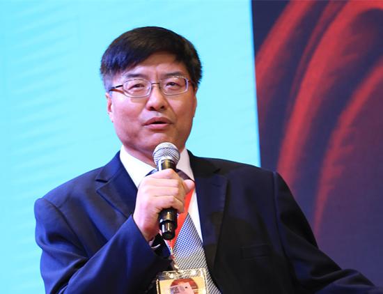 图为中国保险学会副秘书长冯占军。