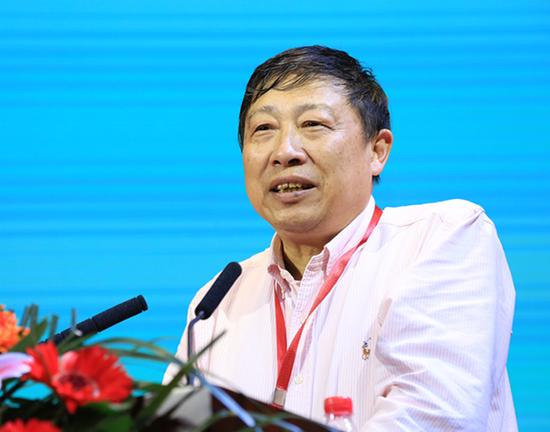 图为复旦大学保险研究所所长徐文虎。