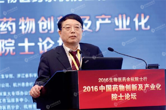 王广基院士作报告 《中国经济周刊》视觉中心 首席摄影记者 肖翊 摄