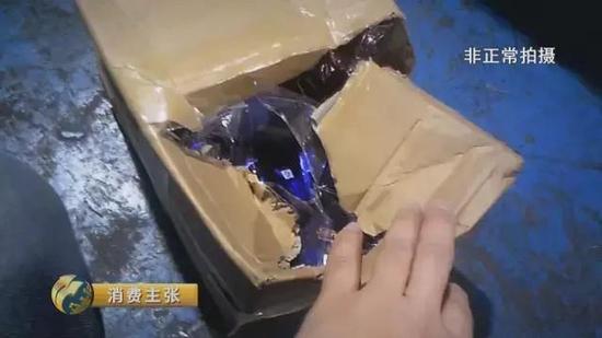 央视曝光天天快递乱象：分拣员拆开包裹偷吃偷拿