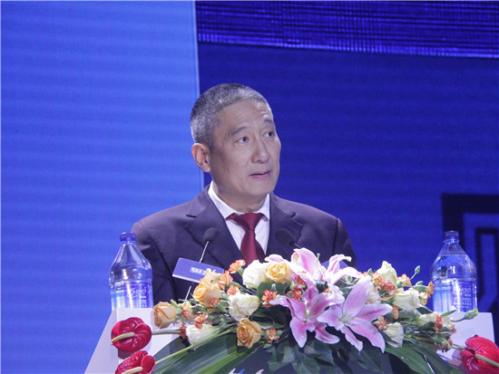 尾随中国证券市场研究设计中心常务干事、财讯传媒集团总裁戴小京