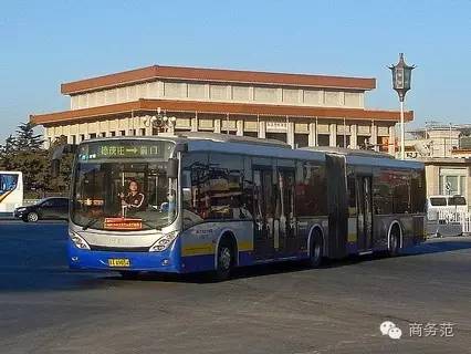 (2010年1月于前门拍摄的长江依维柯CJ6180GCH型,行走快速公交1号线往德茂庄方向)