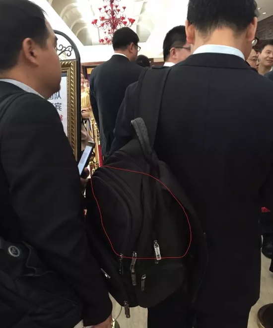 年薪几百万的新财富分析师们是怎么穿衣服的