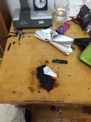 苹果又炸!iPad充电突然爆炸 桌子都被烧出洞
