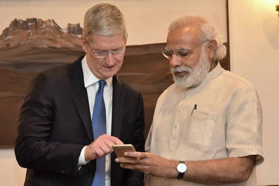 苹果CEO库克与印度总理莫迪