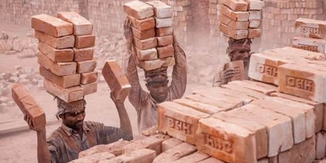 搬砖工月薪最高达16万！你还敢自称是搬砖的吗？