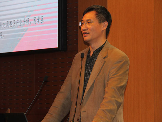 上海财经大学国际工商管理学院院长、经济学教授鞠建东