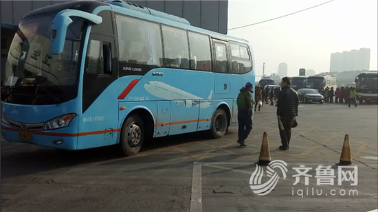 高速服务区拦车 向过往车收“人头费”
