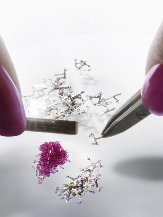 机械表的心脏，小到看不见的擒纵叉