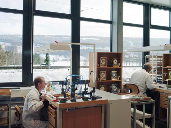 瑞士机械表大工坊的工作环境是这样的