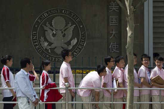 外媒头条：中国人赴美留学日趋低龄化