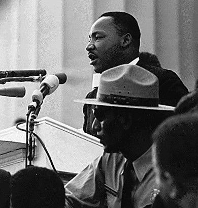 马丁-路德-金1963年8月28日发表著名演讲《我有一个梦想》的历史照片