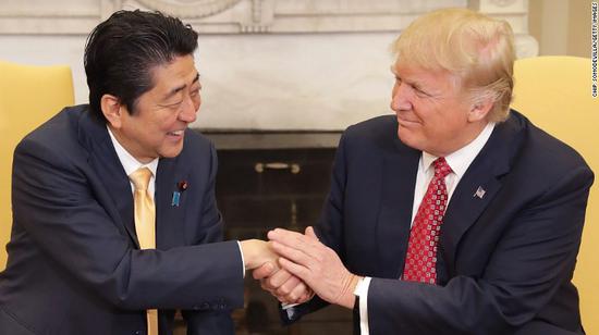 特朗普当着安倍说:美中友好对日本有好处|特朗