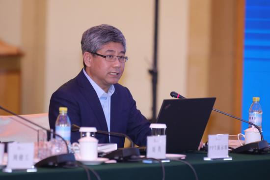 白重恩:财政部门收的税不高 社保缴费才高