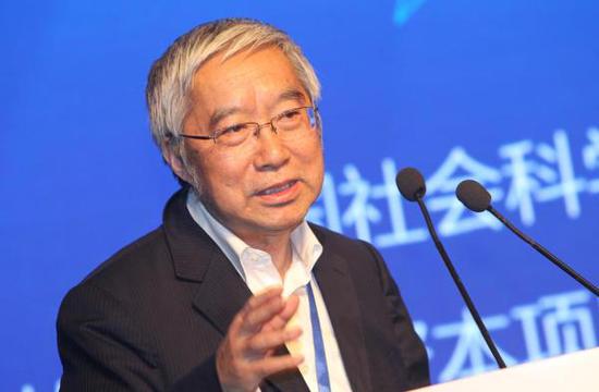 余永定：中国推行人民币国际化操之过急了