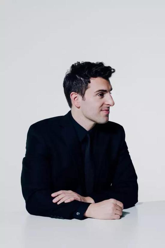 ˹ Brian Chesky Airbnbϯִйټܼ