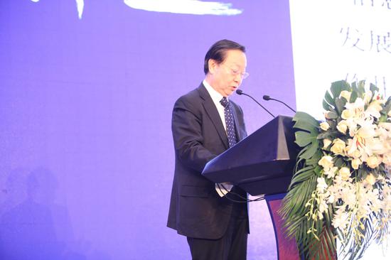 工业和信息化部原部长，中国工业经济联合会会长李毅中