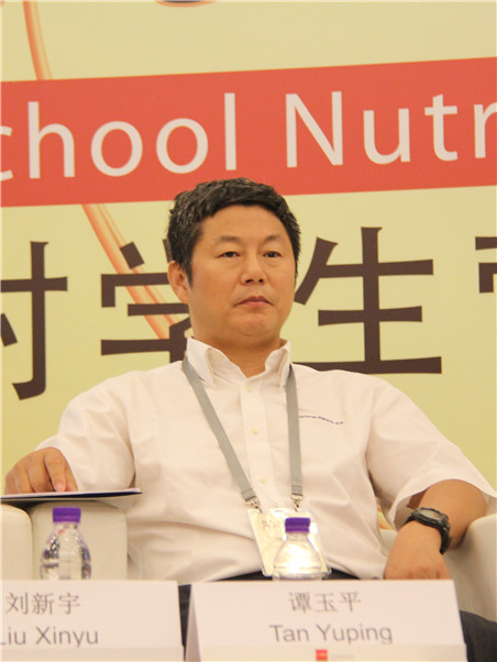 中国社会福利基金会理事、新华网工会主席谭玉平