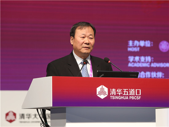 新华保险董事长万峰批寿险重理财 已偏离保险