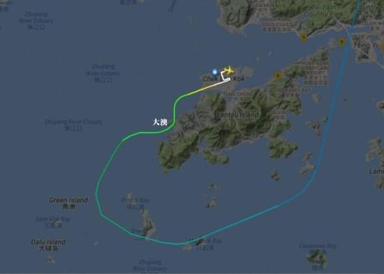 客机一度飞越大澳上空。（flightradar24截图）