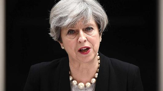 英国首相特蕾莎-梅在声明中呼吁强化网络监管、限制极端主义内容传播