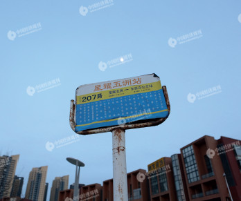 小区交通不便，仅有两趟公交车经过。