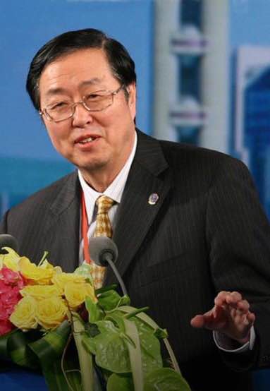 图为2008年陆家嘴论坛周小川演讲。