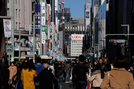 2017年2月12日，日本东京，银座商业区人流如织。