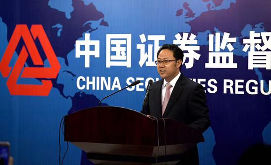 证监会新任新闻发言人常德鹏主持例行发布会|