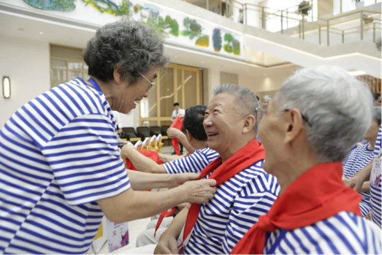 居家养老还是卖房养老 高端养老社区受三高老