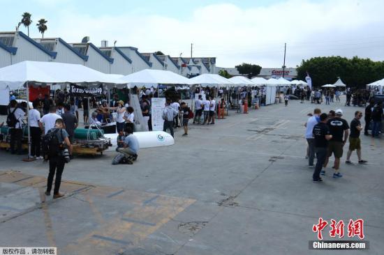 资料图：当地时间2017年8月27日，美国加利福尼亚州，全球逾20个开发超级高铁列车车厢的团队齐聚，在SpaceX的测试轨道上对它们的设备进行测试，决出速度最快的列车车厢。