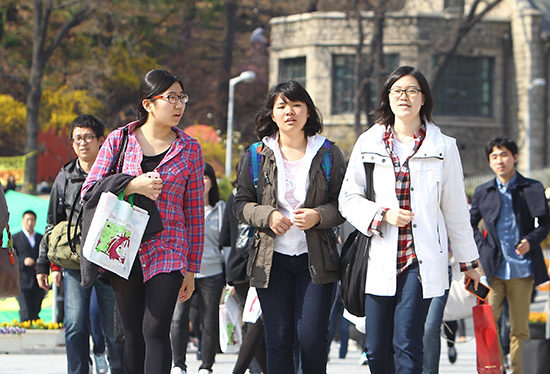 韩媒:在韩国找工作太难!三成研究生成无业游民