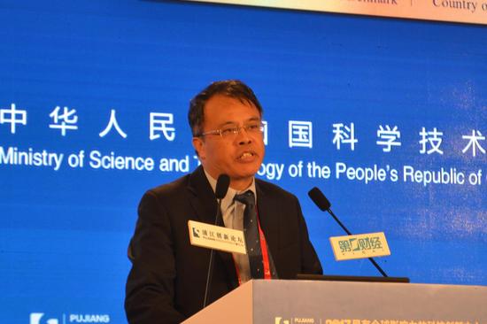 同济大学校长助理、智能型新能源汽车协同创新中心主任余卓立