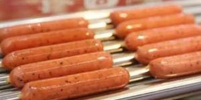 进价3毛4！这些街边烤肠到底是什么做的？你还敢吃吗