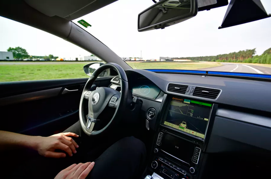 2/3美国人预计50年内普及无人驾驶 但逾半不愿乘坐