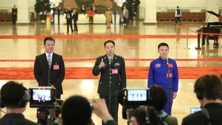 第十九次全国代表大会代表接受采访