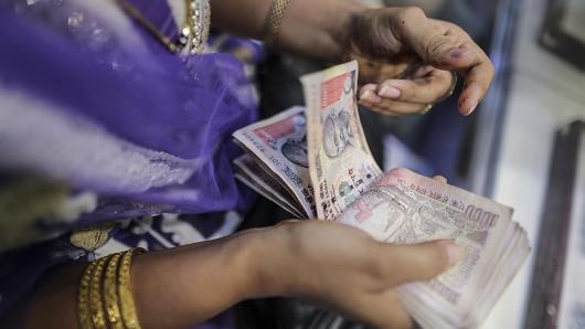 美国监控印度购买美元行为 可能使印度经济受伤