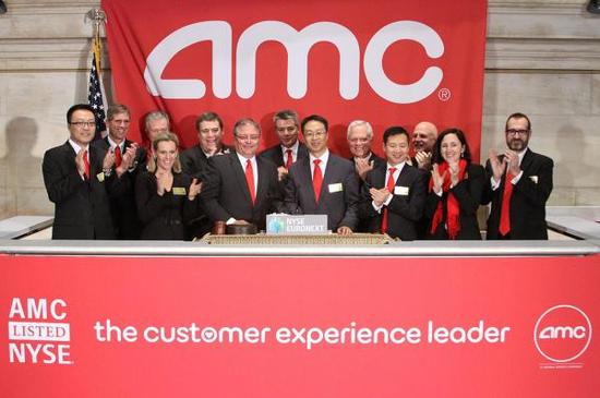 2013年12月18日，纽约，大连万达集团旗下院线AMC登陆美国纽约证券交易所，完成IPO。视觉中国 图