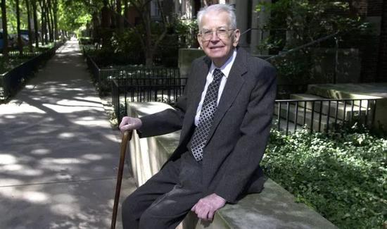 罗纳德·哈利·科斯（Ronald Harry Coase，1910年12月29日-2013年9月2日），1991年获得诺贝尔经济学奖。