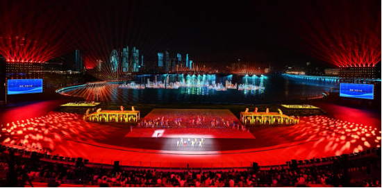 光峰科技推出QUASAR（星穹）全彩激光探照灯 攻克大型盛典灯光难题