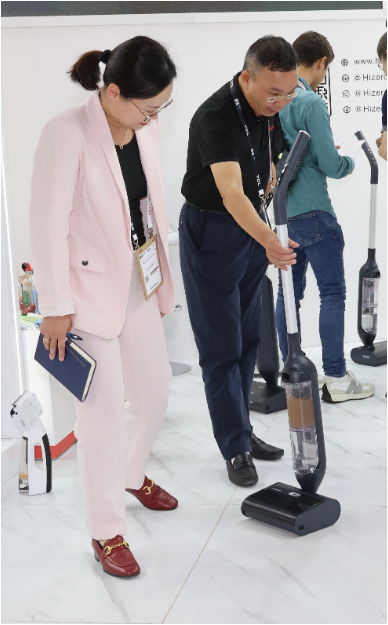 (赫兹CEO李开玖在IFA现场对话新浪财经)