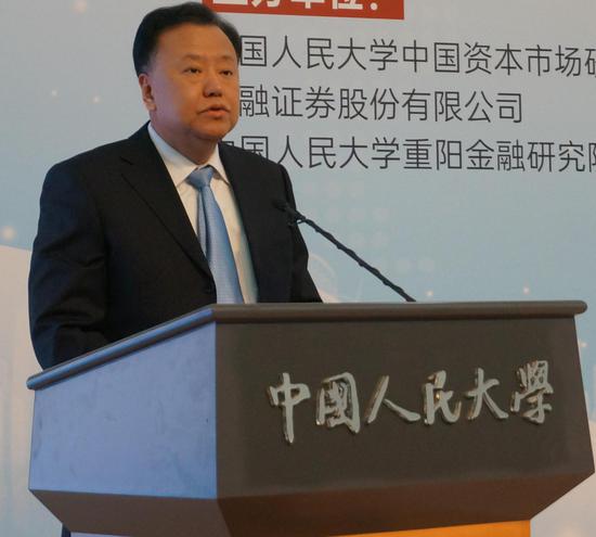 中国证监会副主席 阎庆民