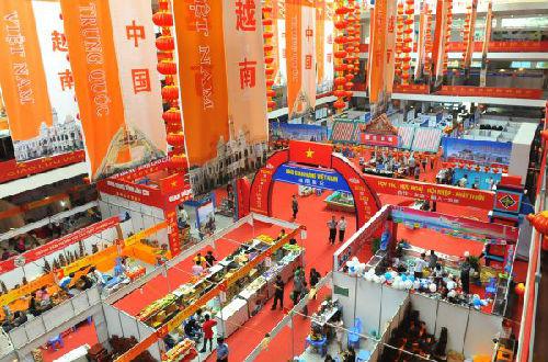 资料图：2012年11月12日，中越边境经贸交易会成果丰硕，这是经贸交易会大厅。 新华社记者 陈海宁 摄